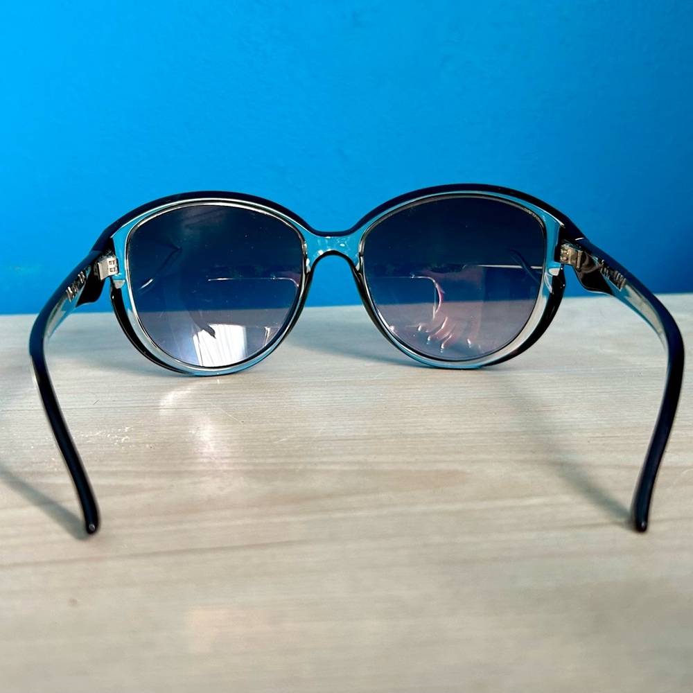 Valentino 5700/S Purple, Clear Sunglasses w/ Original Box & Cleaning Wipe - Picture 4 of 6